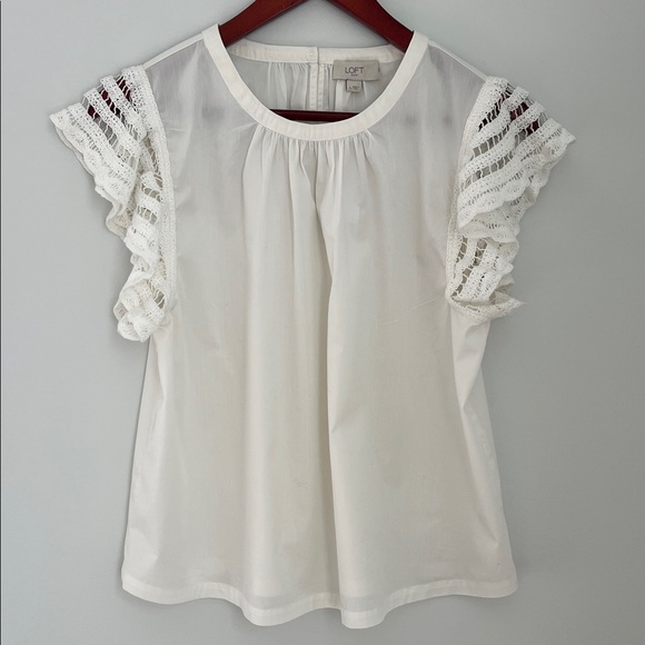 LOFT Tops - LOFT Cream Lace Flutter Sleeve Top NWT Size L